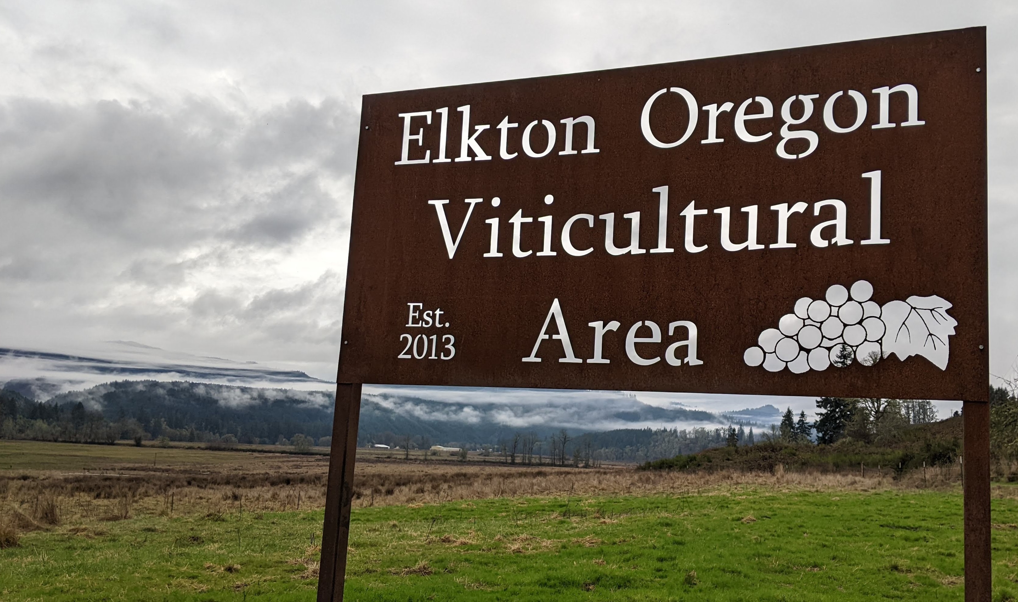 Elkton Oregon Vinticultural Area Grapes Mountains.